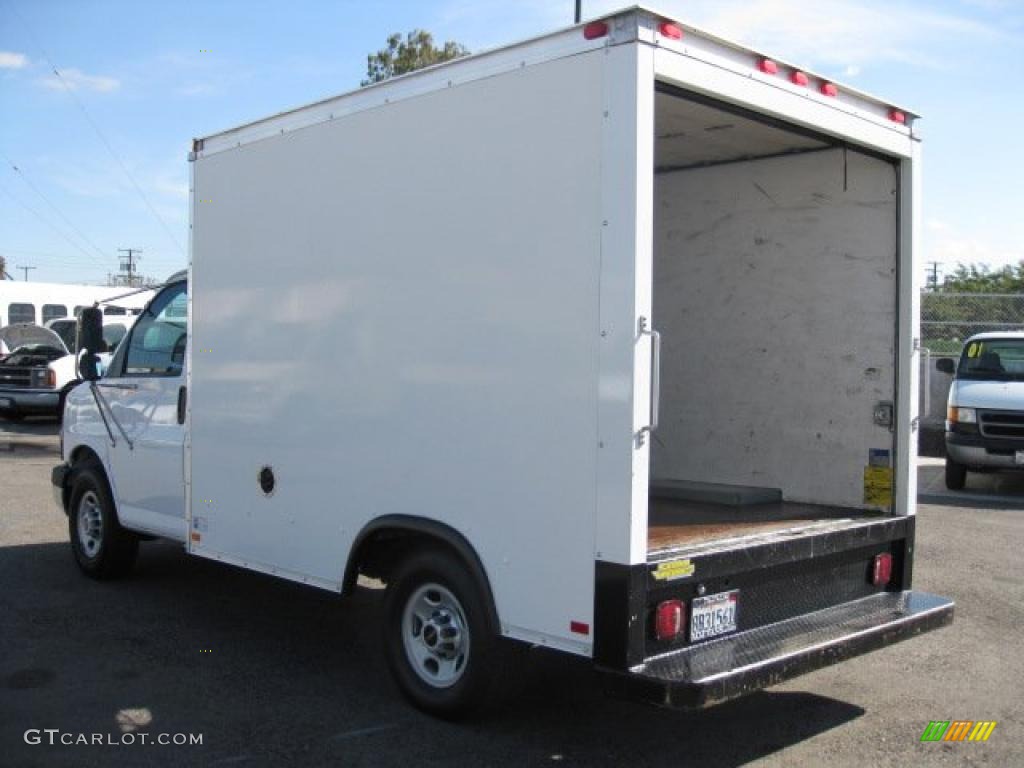 2005 Express 3500 Cutaway Moving Van - Summit White / Medium Dark Pewter photo #4