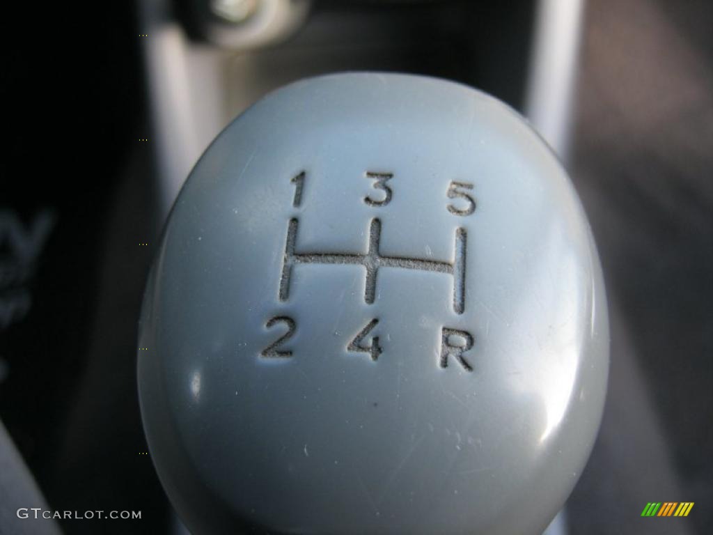 2001 Hyundai Accent GL Sedan Transmission Photos