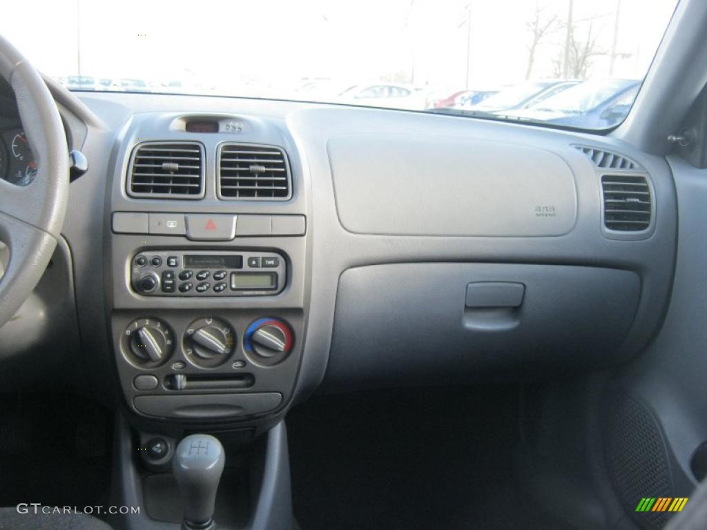 2001 Accent GL Sedan - Silver Mist / Gray photo #19