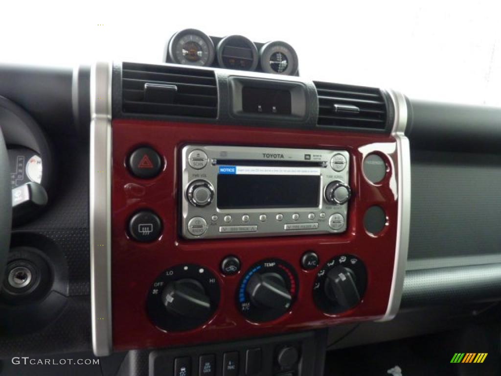 2011 Toyota FJ Cruiser 4WD Controls Photo #44600495