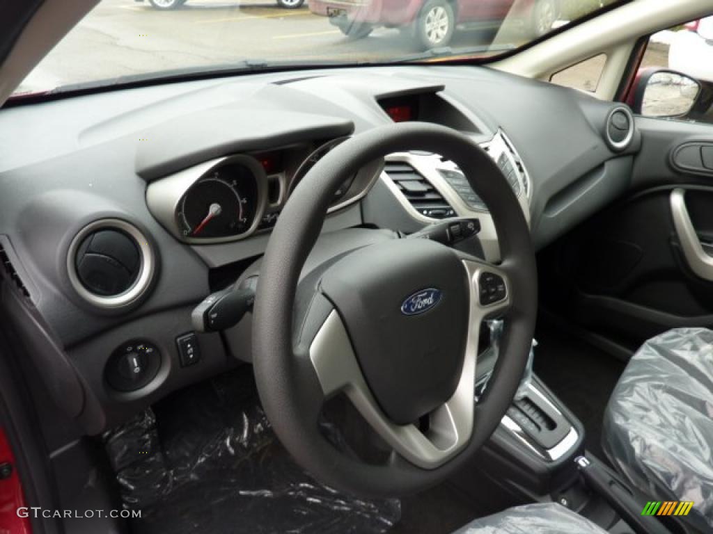 2011 Fiesta SE Sedan - Red Candy Metallic / Charcoal Black/Blue Cloth photo #11