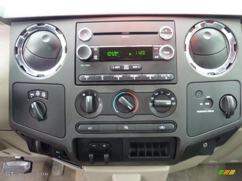 2009 Ford F350 Super Duty XLT Regular Cab 4x4 Controls Photo #44612926