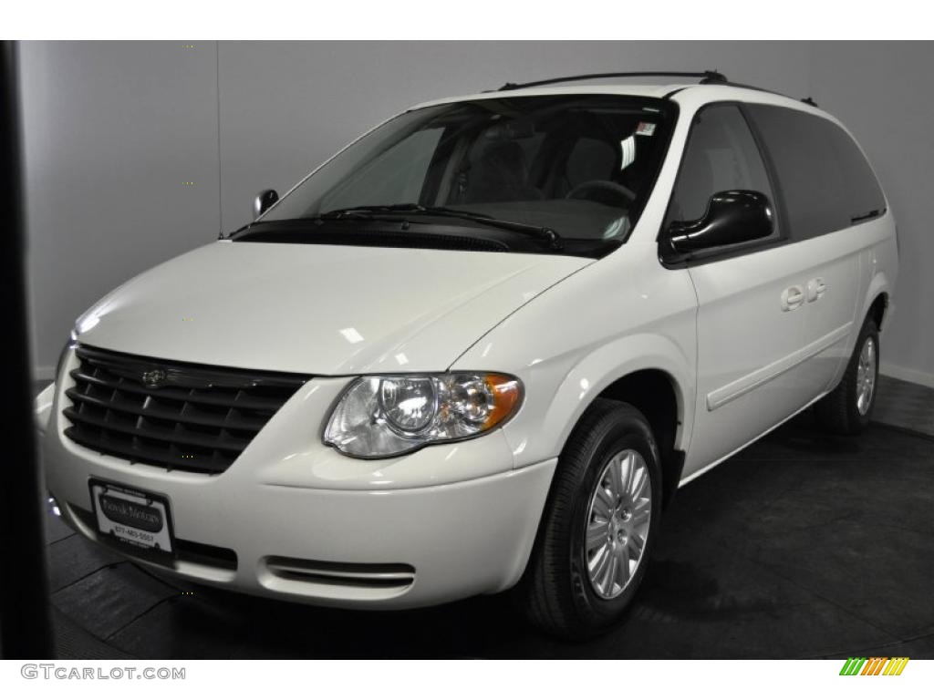 Stone White 2005 Chrysler Town & Country LX Exterior Photo #44617785