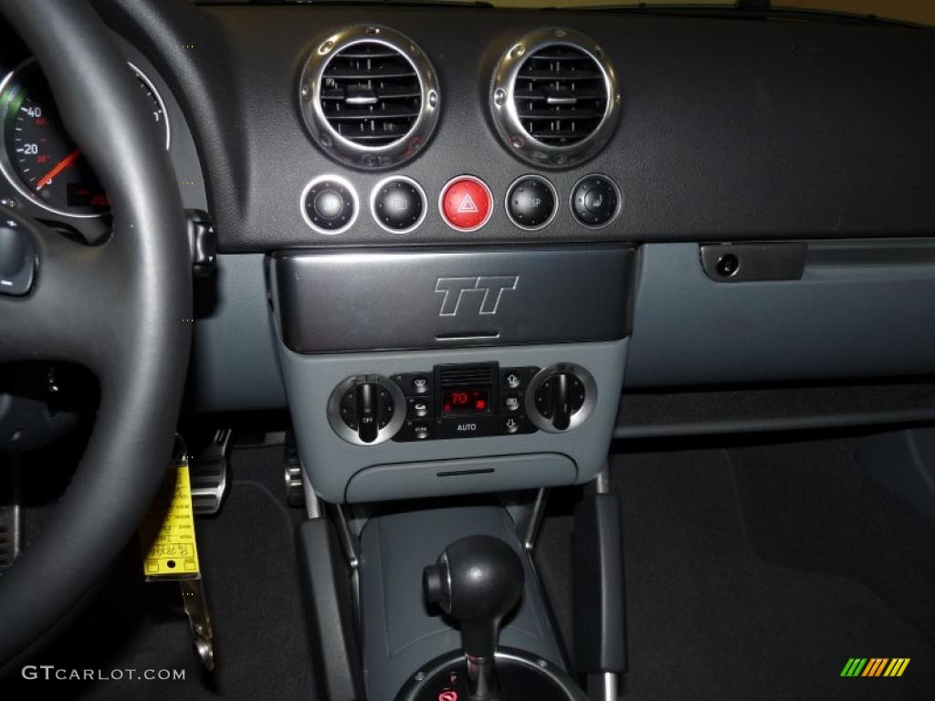 2006 Audi TT 1.8T Coupe Controls Photo #44618291