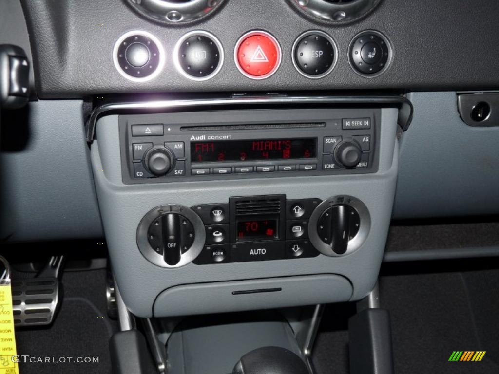 2006 Audi TT 1.8T Coupe Controls Photo #44618323