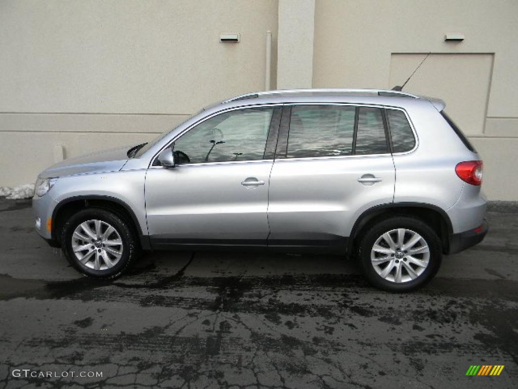 2009 Tiguan SE 4Motion - Reflex Silver Metallic / Charcoal photo #6