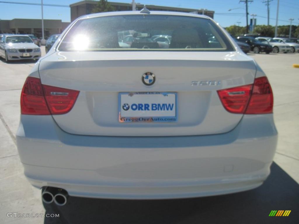 2011 3 Series 328i Sedan - Alpine White / Oyster/Black Dakota Leather photo #6