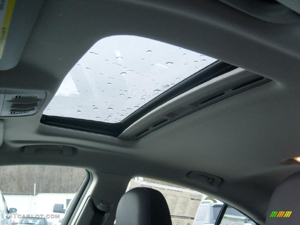 2011 Buick Regal CXL Sunroof Photo #44637970