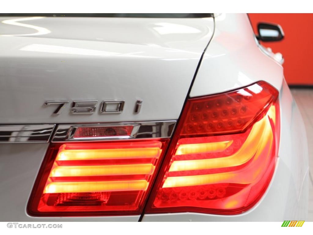 2011 BMW 7 Series 750i Sedan Marks and Logos Photo #44638502