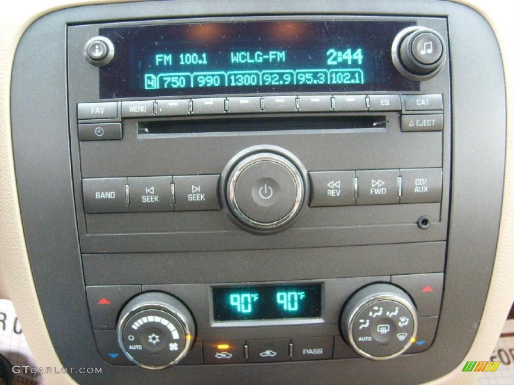 2007 Buick Lucerne CXL Controls Photo #44639370
