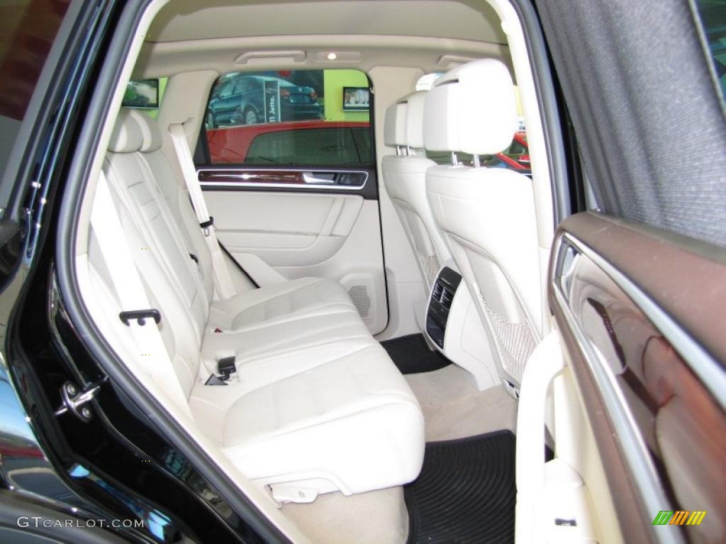 Cornsilk Beige Interior 2011 Volkswagen Touareg V6 TSI 4XMotion Hybrid Photo #44655255