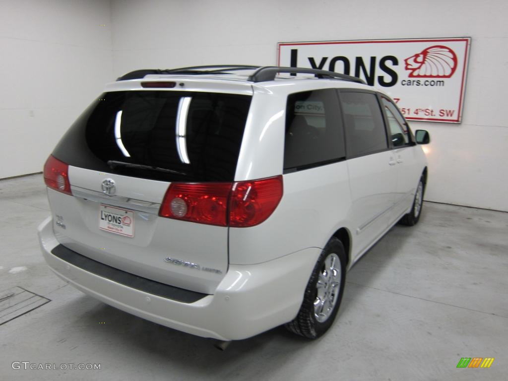 2006 Sienna Limited - Arctic Frost Pearl / Taupe photo #17