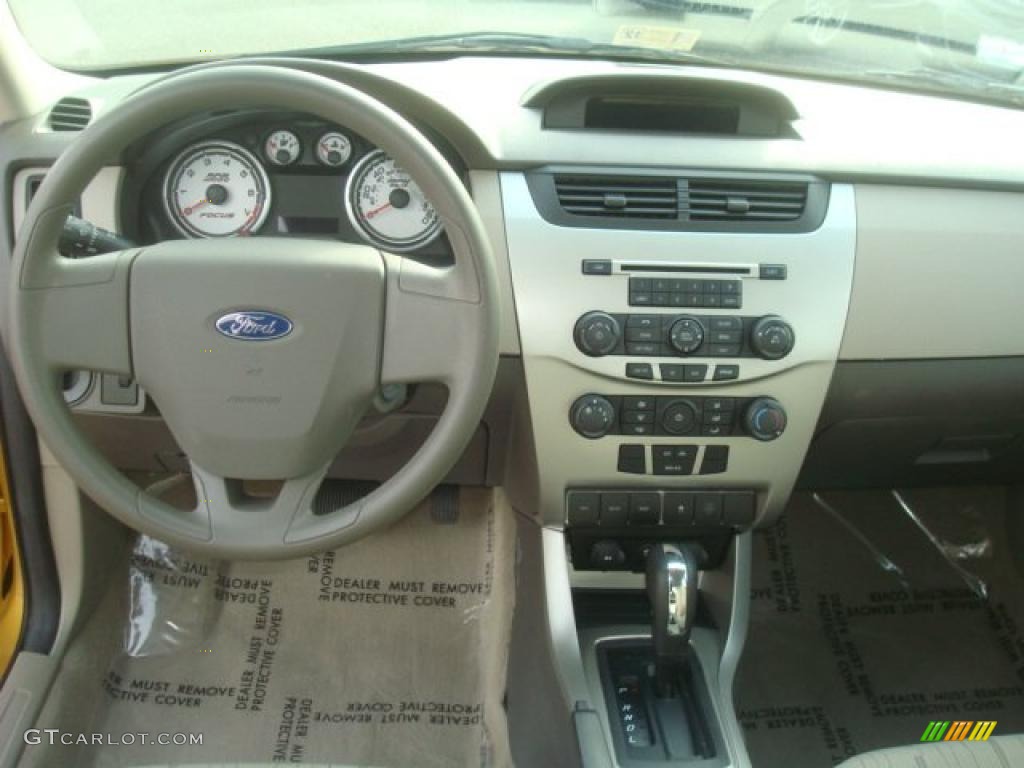 2009 Ford Focus SE Sedan Medium Stone Dashboard Photo #44660443