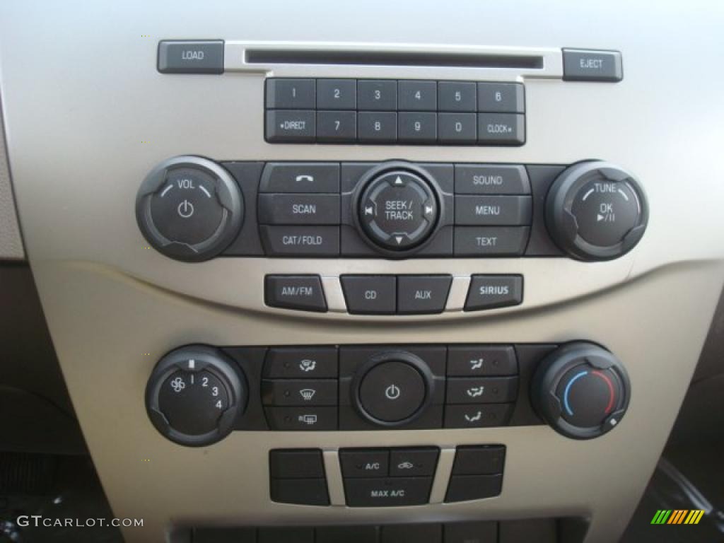 2009 Ford Focus SE Sedan Controls Photo #44660491