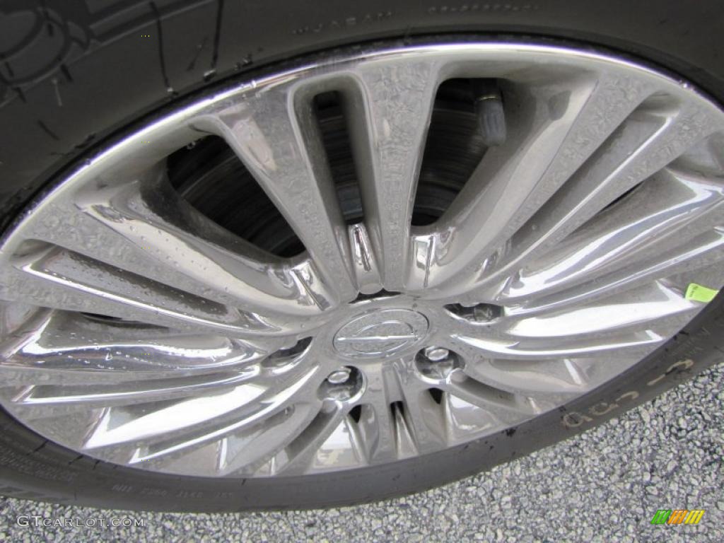 2011 Chrysler Town & Country Limited Wheel Photo #44663371