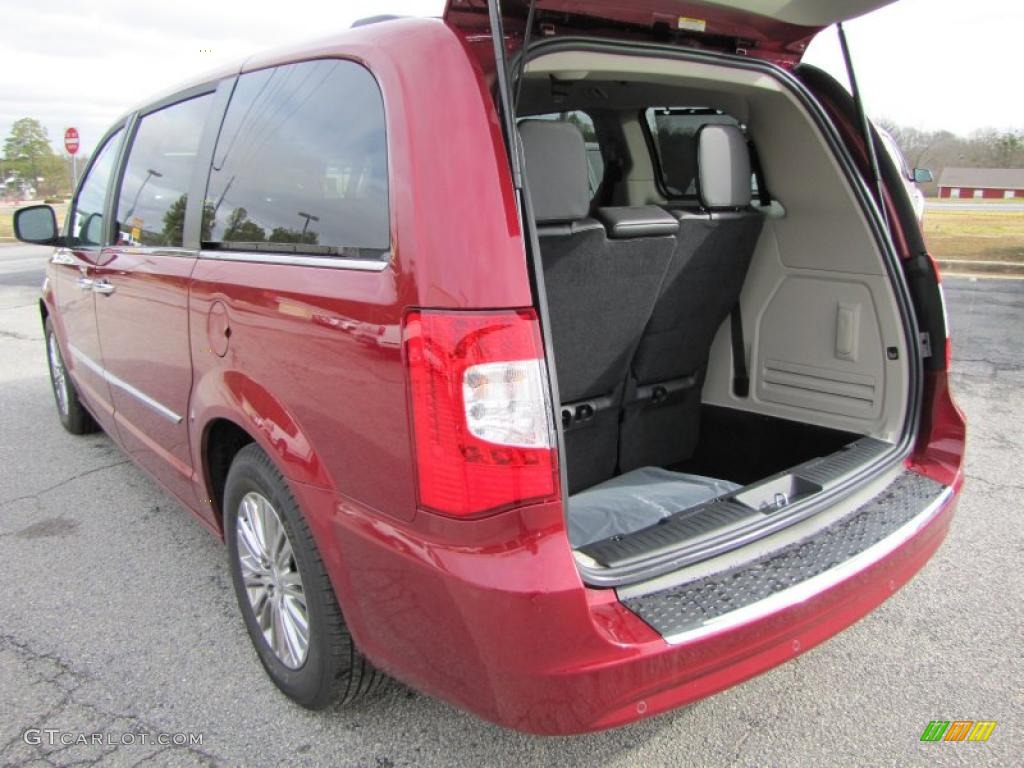 2011 Chrysler Town & Country Limited Trunk Photo #44663423