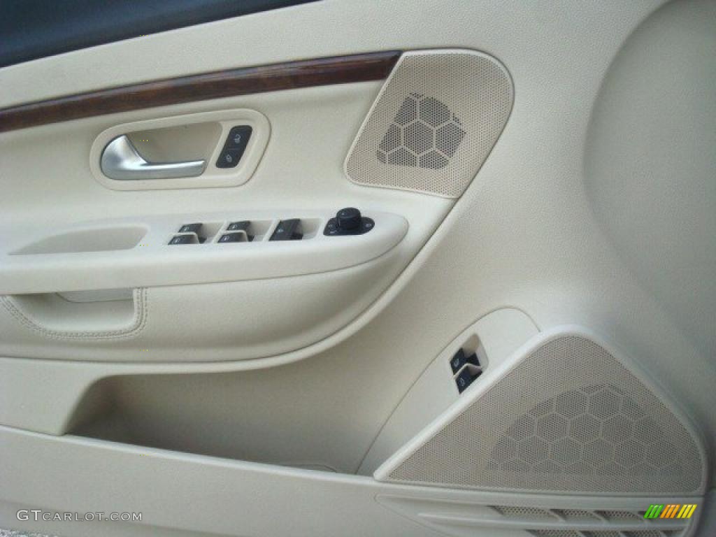 2007 Volkswagen Eos 2.0T Cornsilk Beige Door Panel Photo #44663551