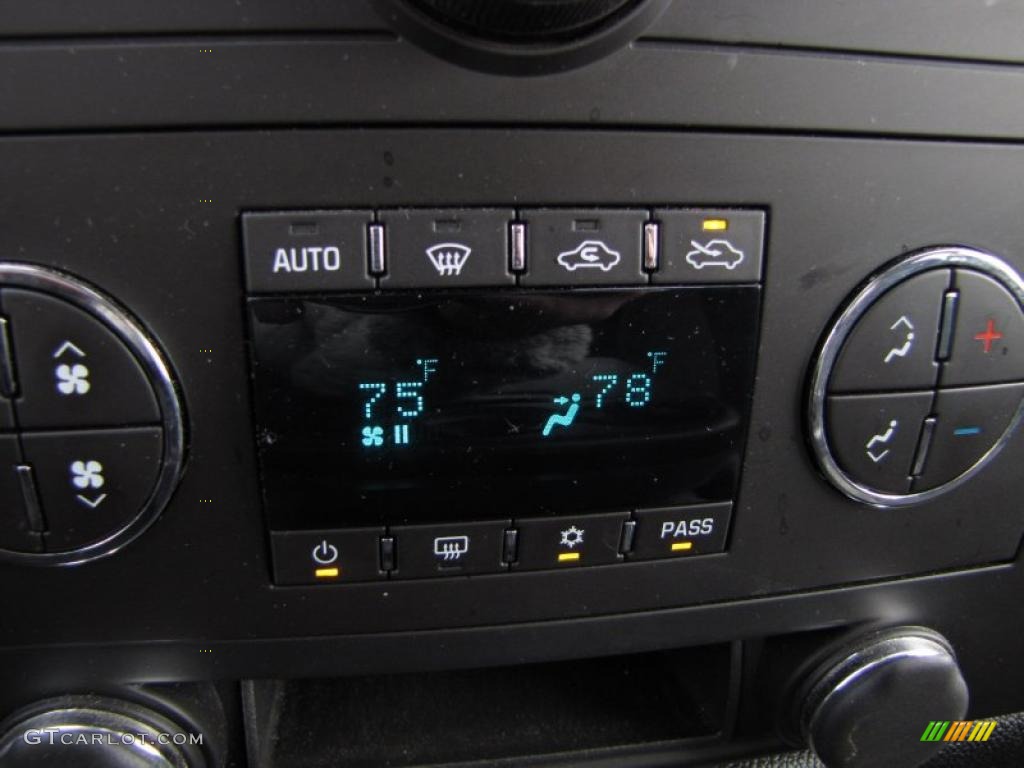 2008 Chevrolet Silverado 2500HD LT Crew Cab Controls Photo #44665495