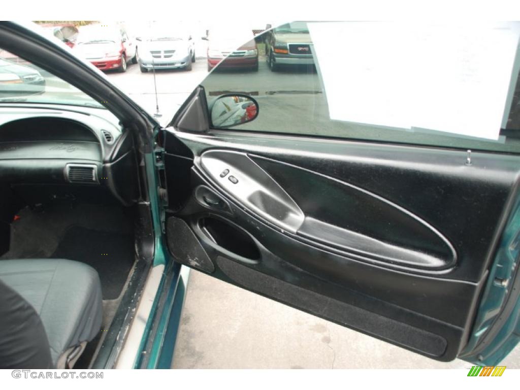 2000 Mustang V6 Coupe - Amazon Green Metallic / Dark Charcoal photo #17