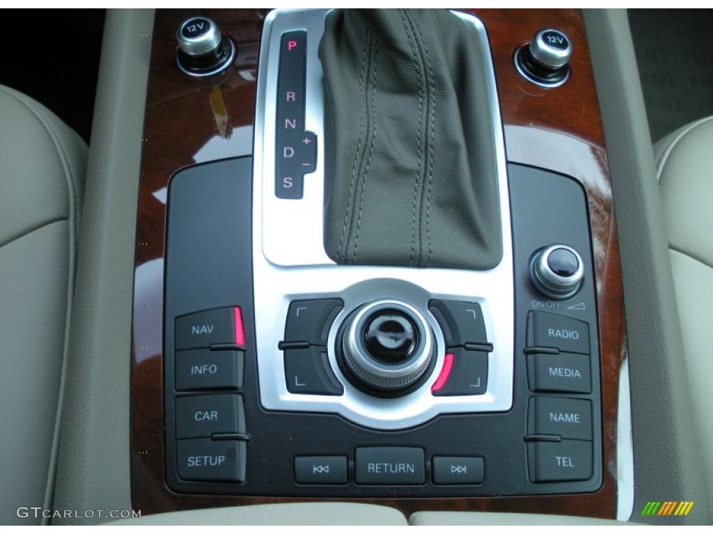 2010 Audi Q7 3.6 Premium quattro Controls Photo #44672191