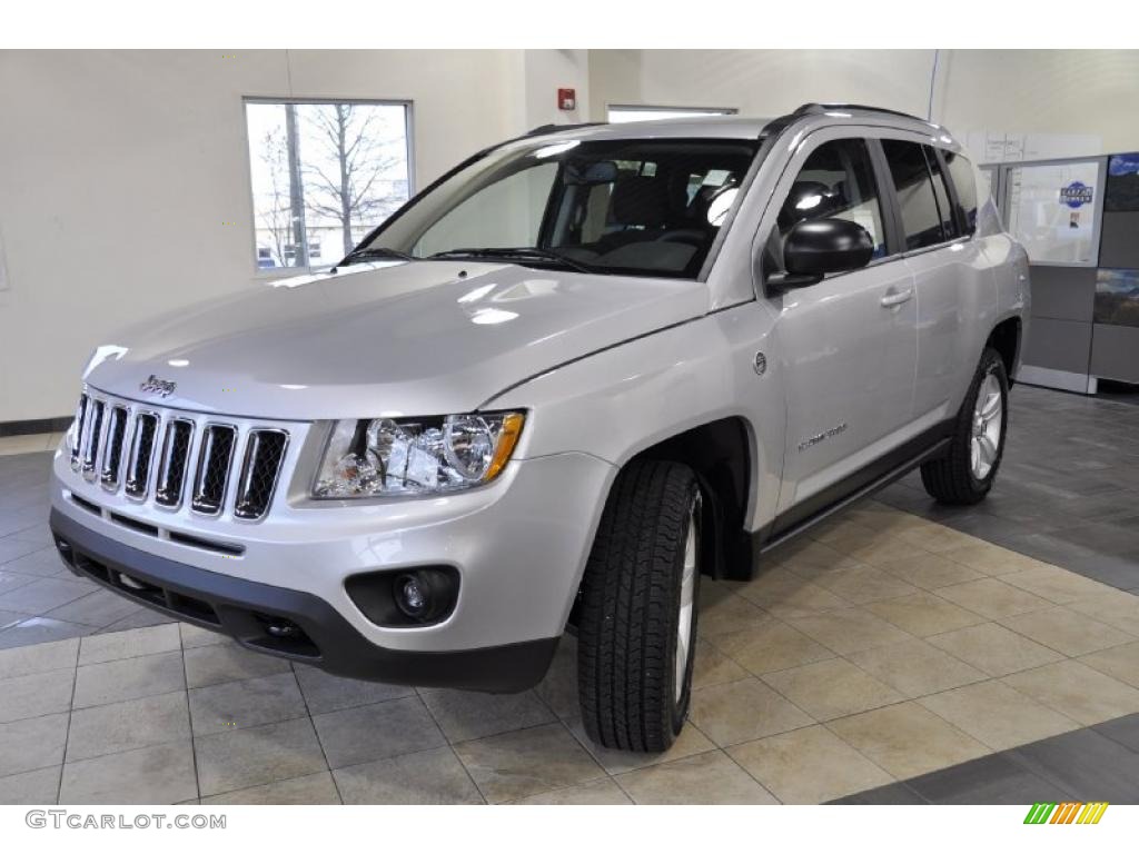 Bright Silver Metallic 2011 Jeep Compass 2.4 Latitude 4x4 Exterior Photo #44673067