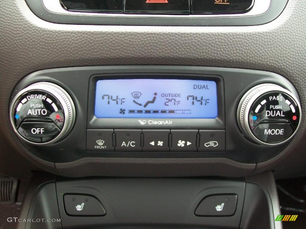2011 Hyundai Tucson Limited Controls Photo #44675927
