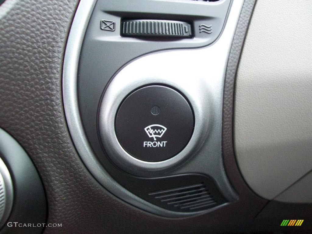 2011 Hyundai Tucson Limited Controls Photo #44675935