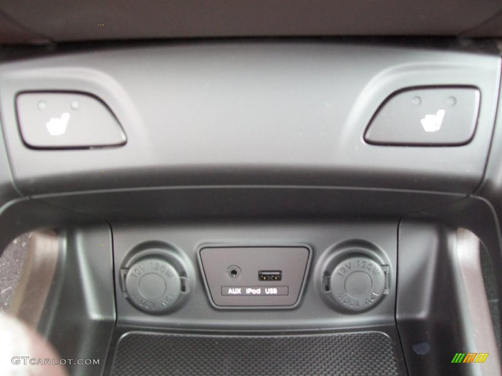 2011 Hyundai Tucson Limited Controls Photo #44675943