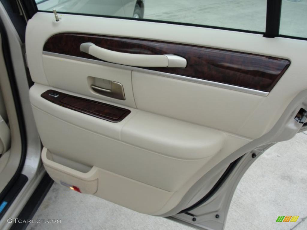 2006 Lincoln Town Car Signature Light Camel Door Panel Photo #44678391