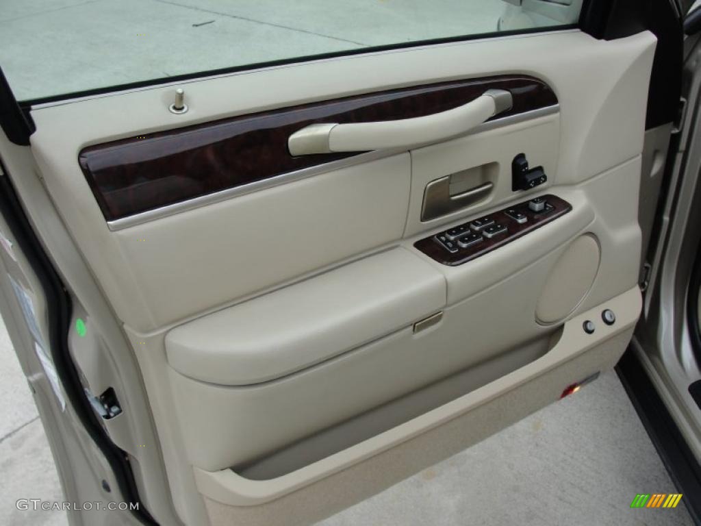2006 Lincoln Town Car Signature Light Camel Door Panel Photo #44678470