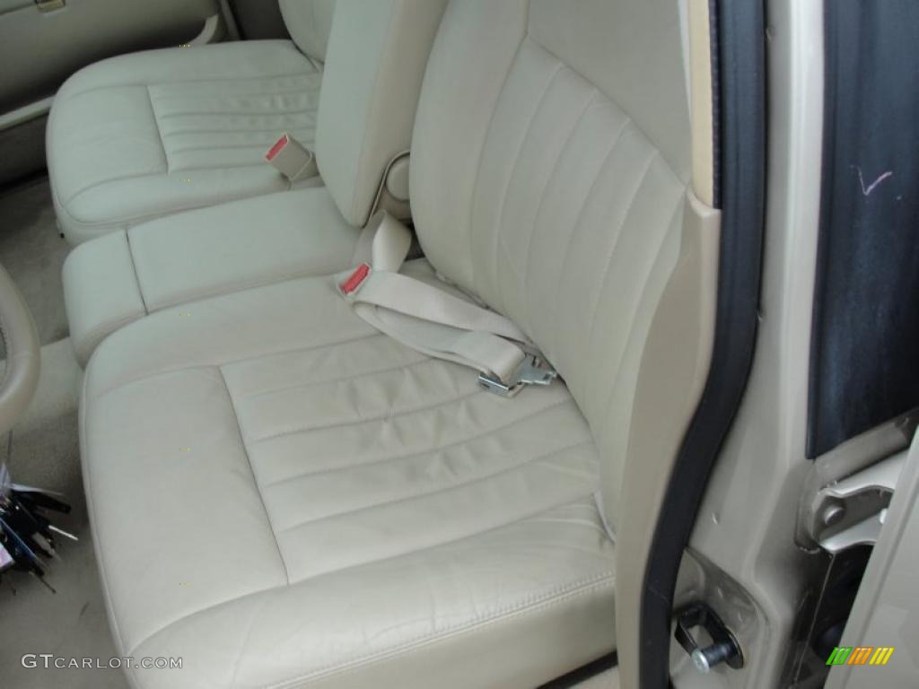 Light Camel Interior 2006 Lincoln Town Car Signature Photo #44678497
