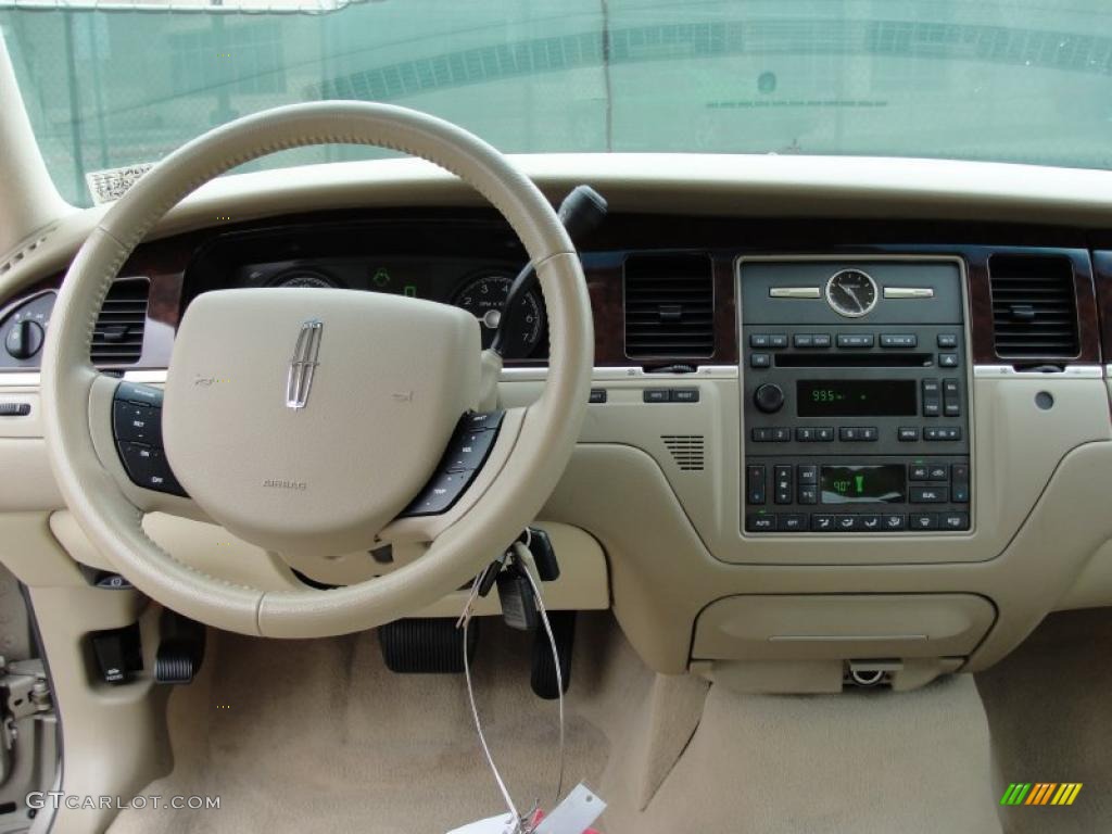 2006 Lincoln Town Car Signature Light Camel Dashboard Photo #44678511