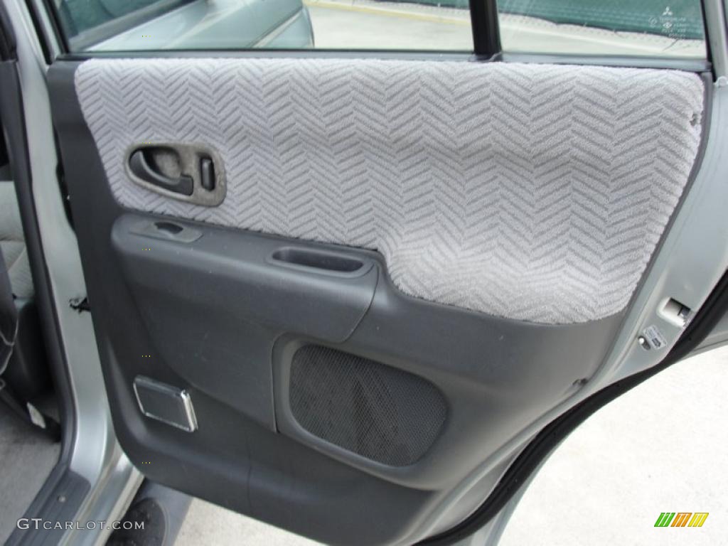 2000 Mitsubishi Montero Sport ES Gray Door Panel Photo #44679003