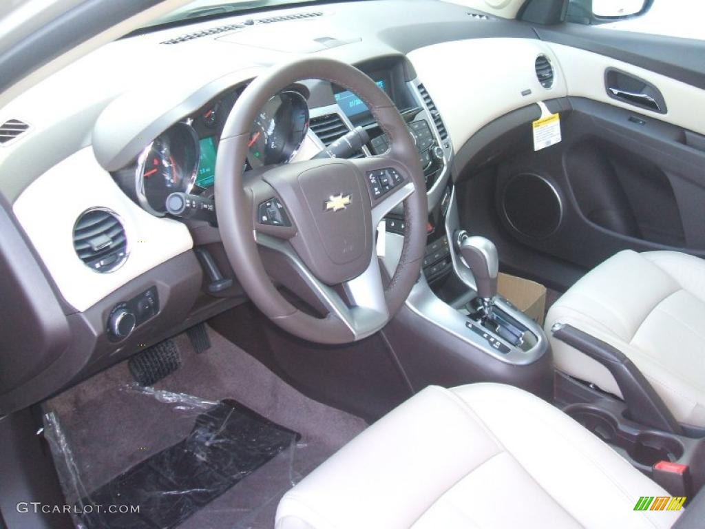 Cocoa/Light Neutral Leather Interior 2011 Chevrolet Cruze LTZ Photo #44679383