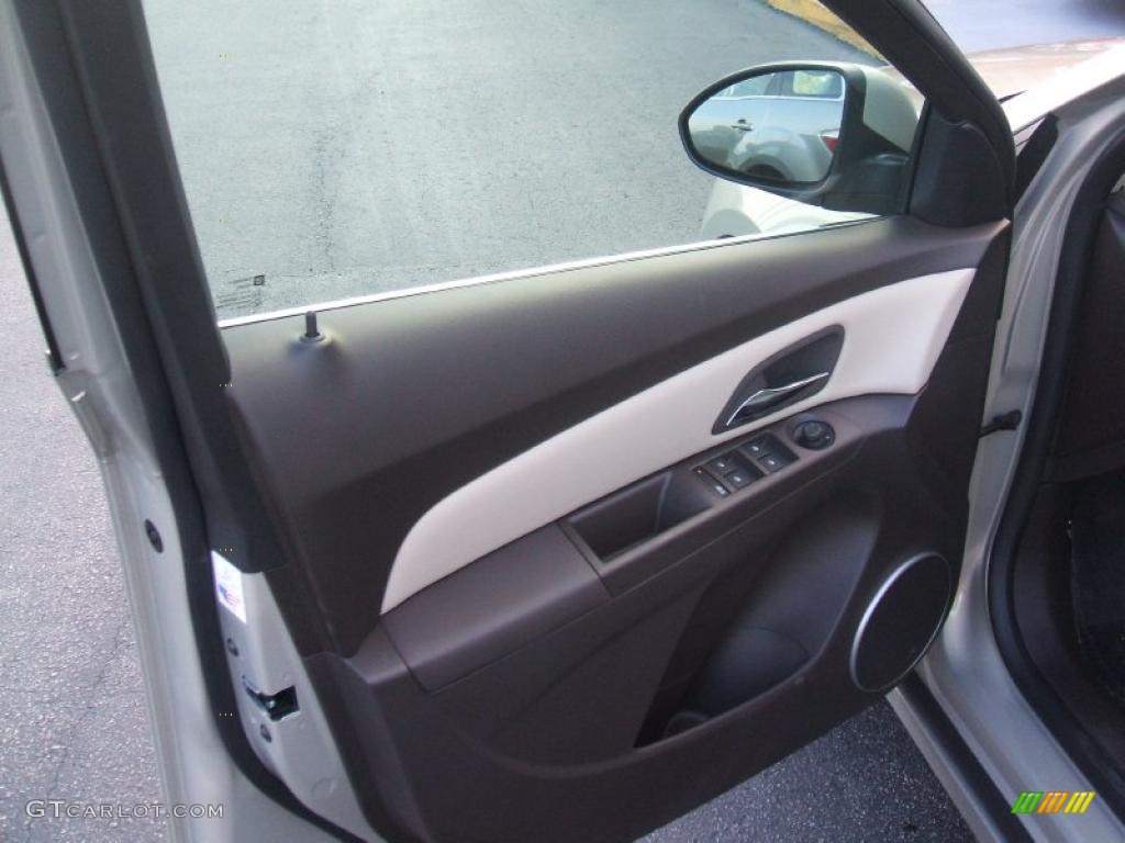 2011 Chevrolet Cruze LTZ Cocoa/Light Neutral Leather Door Panel Photo #44679399