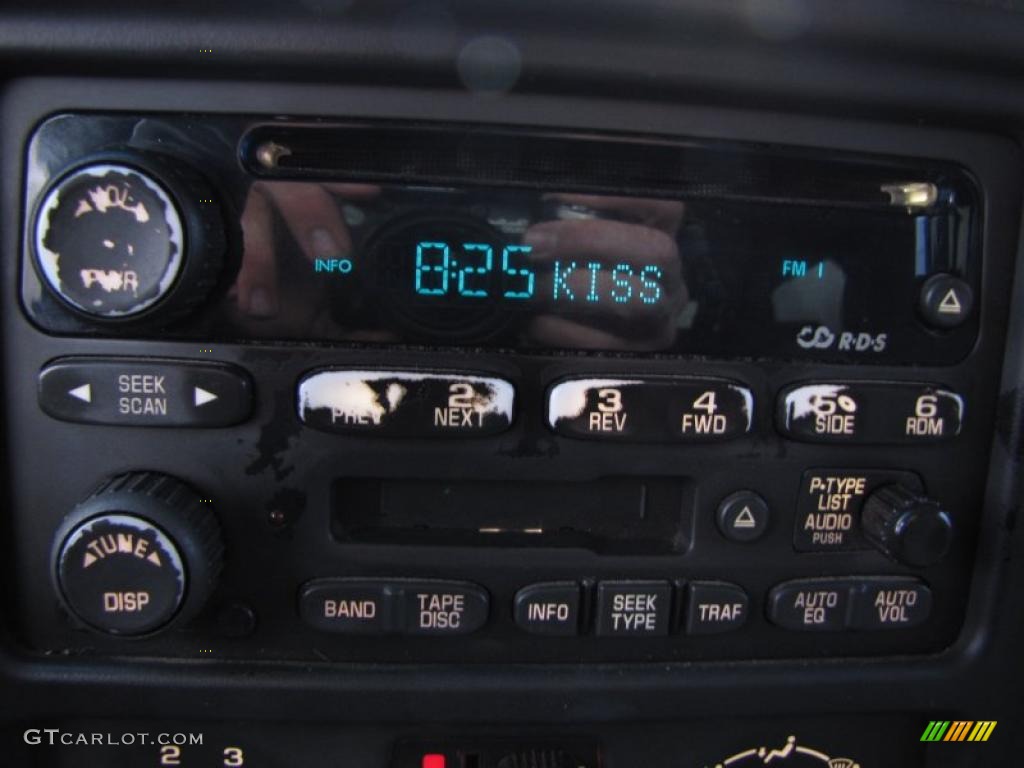 2003 Chevrolet Suburban 1500 Controls Photos