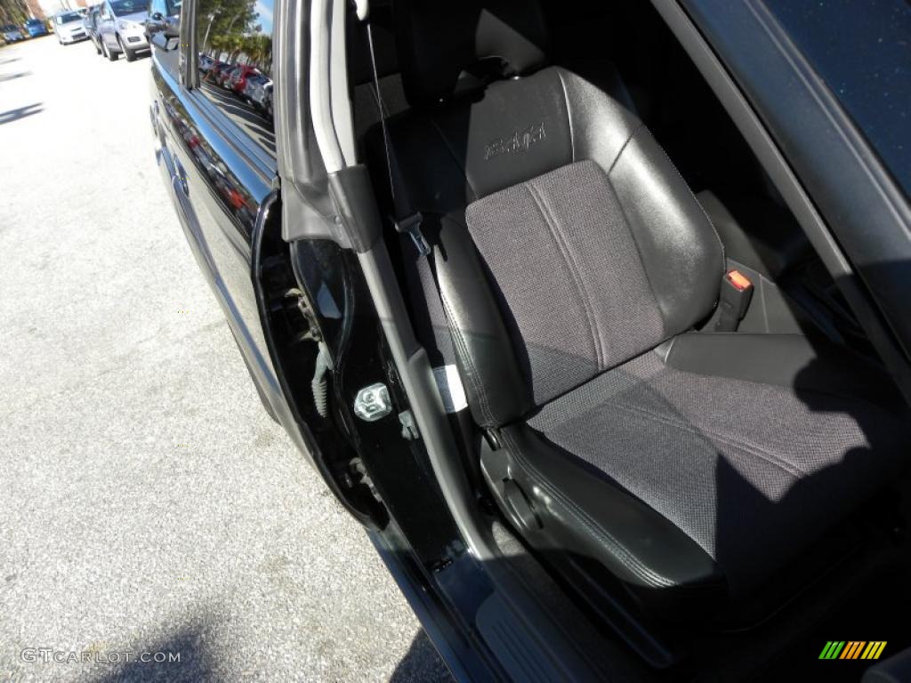 Medium Gray Interior 2005 Subaru Baja Turbo Photo #44687376