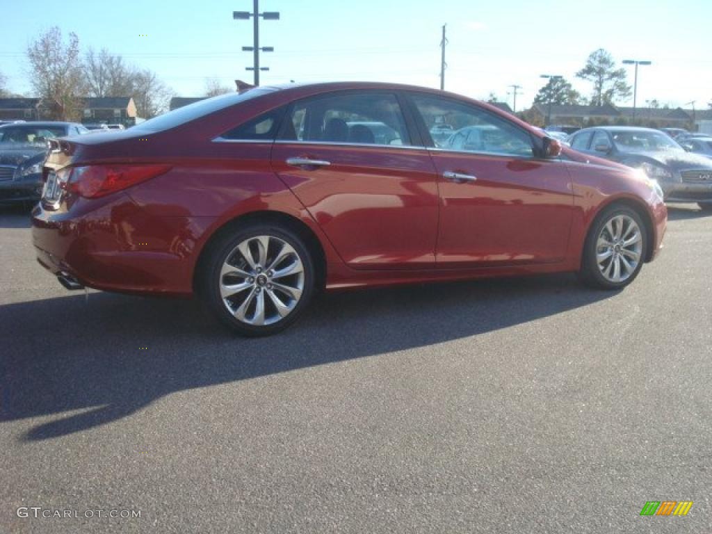 2011 Sonata SE - Venetian Red / Black photo #5