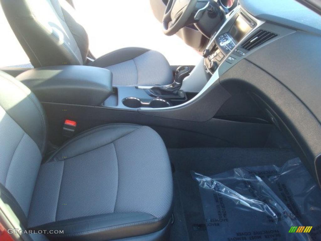 2011 Sonata SE - Venetian Red / Black photo #11