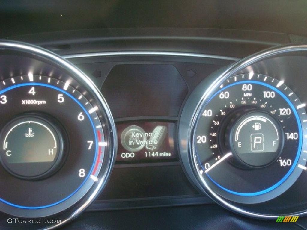 2011 Sonata SE - Venetian Red / Black photo #17