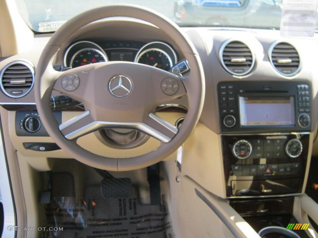 2011 Mercedes-Benz GL 350 Blutec 4Matic Cashmere Dashboard Photo #44691669