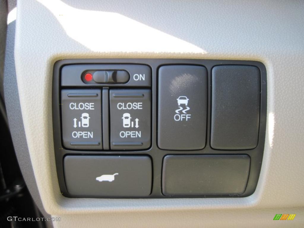 2011 Honda Odyssey EX-L Controls Photo #44694130