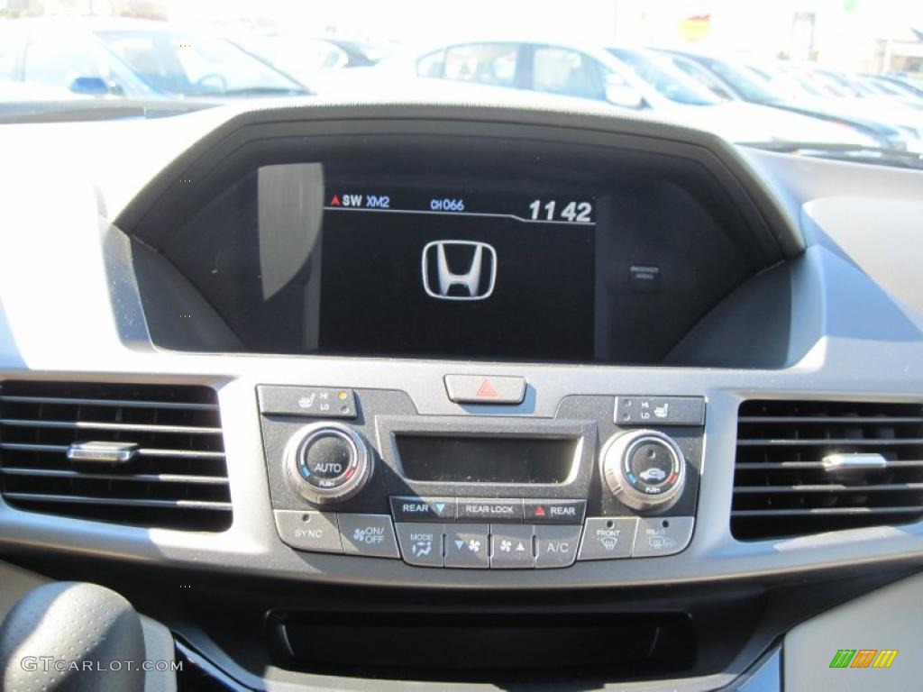 2011 Honda Odyssey EX-L Controls Photo #44694309
