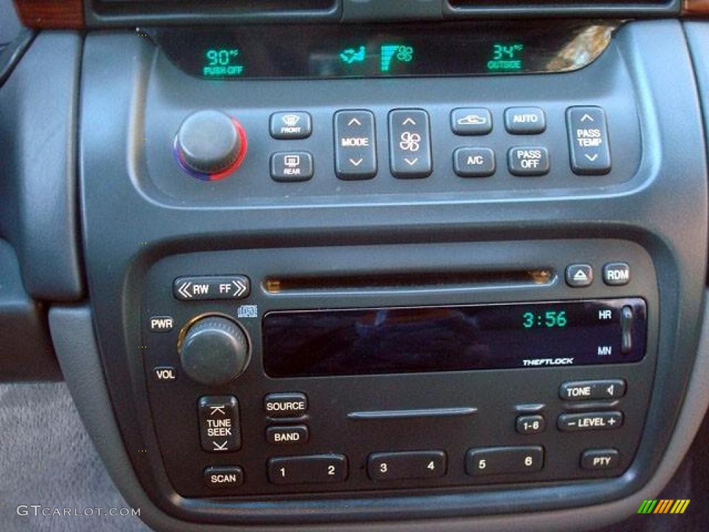 2005 Cadillac DeVille Sedan Controls Photo #44698472
