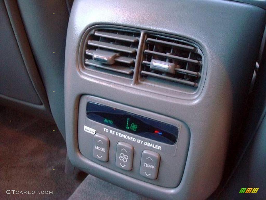 2005 Cadillac DeVille Sedan Controls Photo #44698513