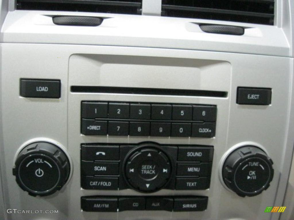2010 Mercury Mariner V6 Controls Photo #44699657