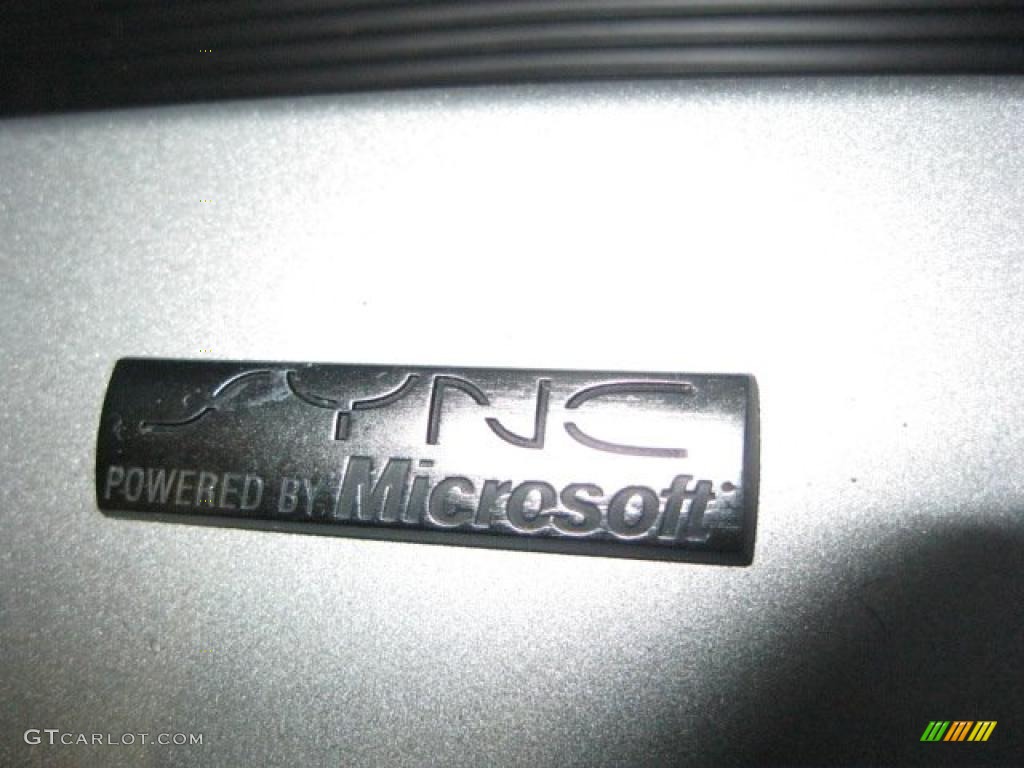 2010 Mercury Mariner V6 Marks and Logos Photos