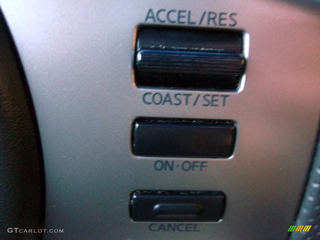 2007 Nissan Frontier SE King Cab Controls Photos