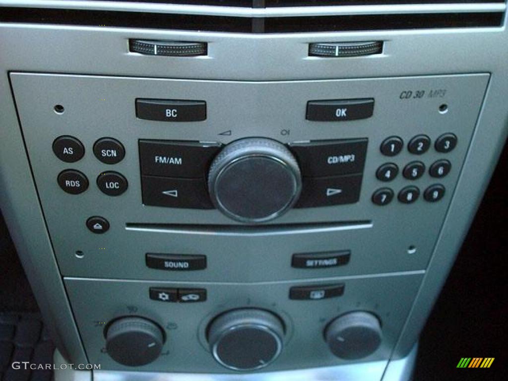 2008 Saturn Astra XR Sedan Controls Photo #44703830