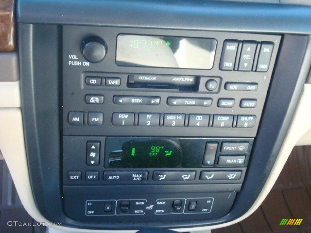 2002 Lincoln Continental Standard Continental Model Controls Photo #44706638